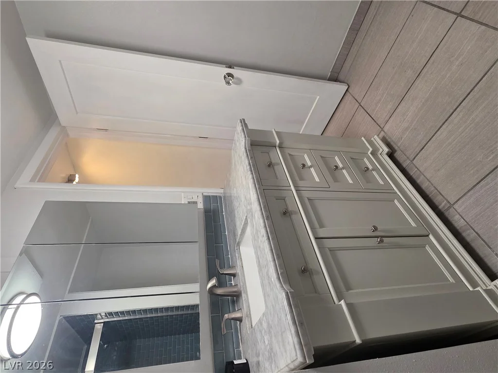 205 Harmon, Las Vegas, NV 89169