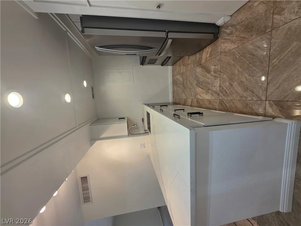 205 Harmon, Las Vegas, NV 89169