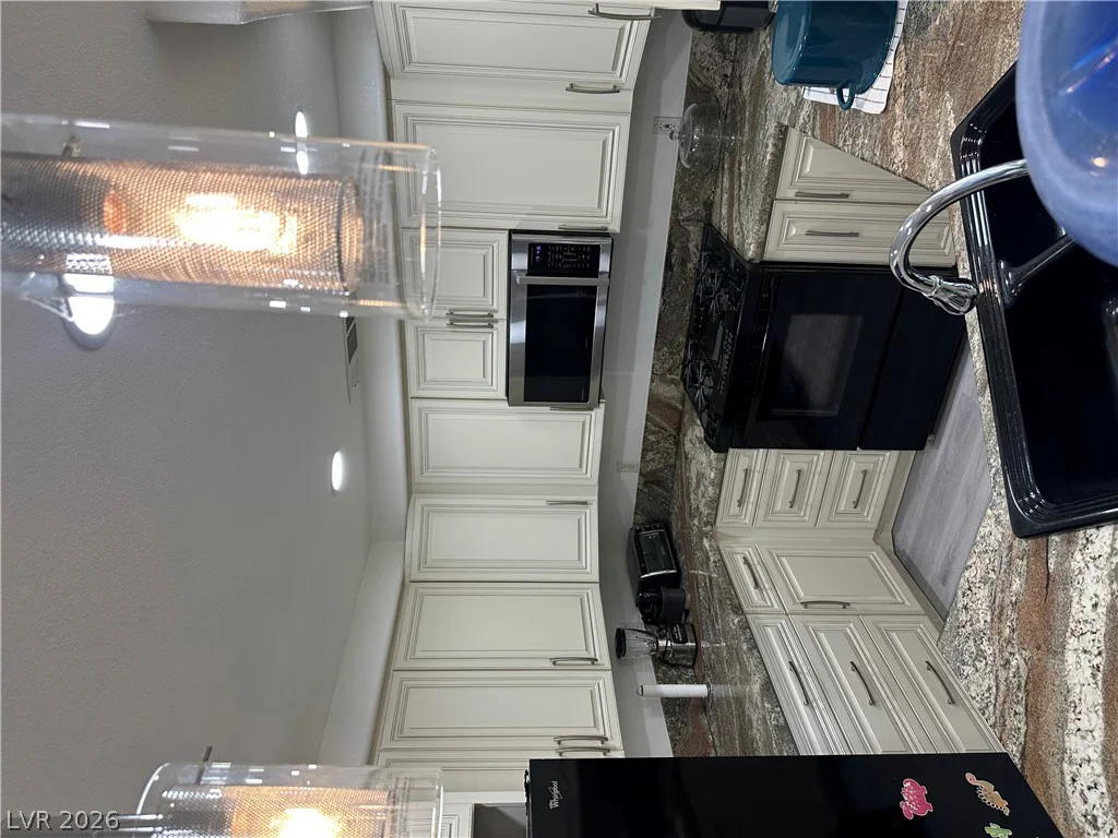 10126 Pennyroyal, Las Vegas, NV 89183