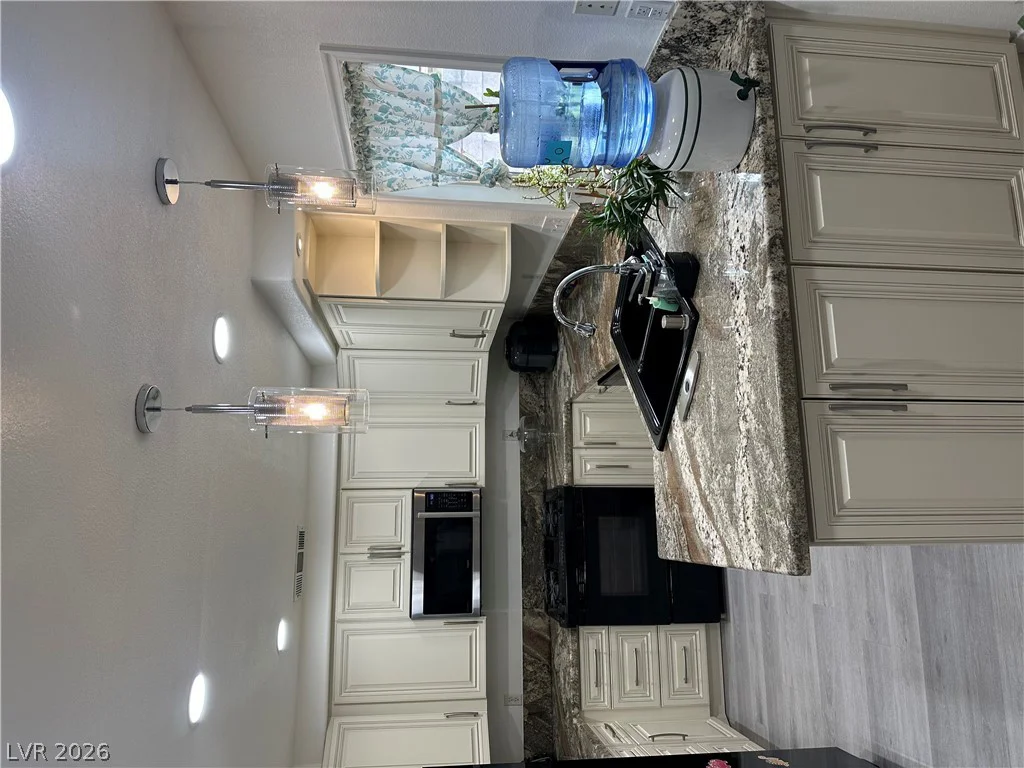 10126 Pennyroyal, Las Vegas, NV 89183