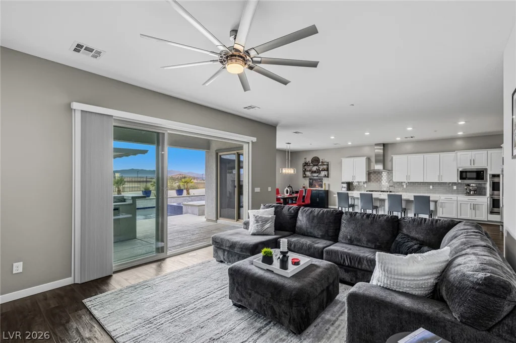 743 Glowing Horizon, Henderson, NV 89052