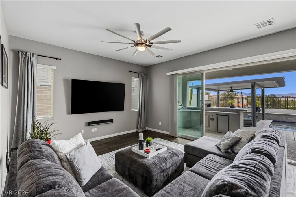 743 Glowing Horizon, Henderson, NV 89052