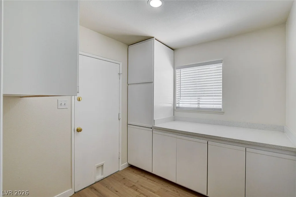 717 Palmhurst, Las Vegas, NV 89145