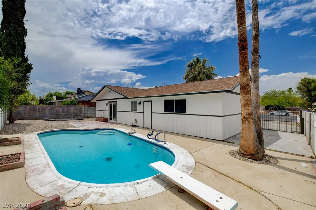 717 Palmhurst, Las Vegas, NV 89145