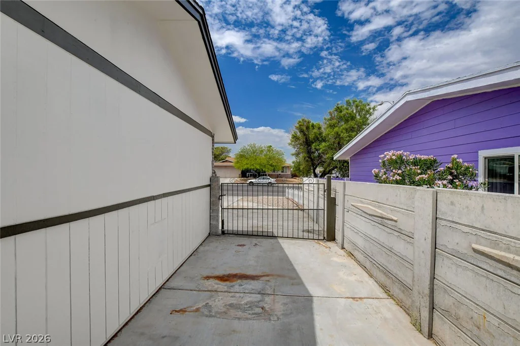 717 Palmhurst, Las Vegas, NV 89145