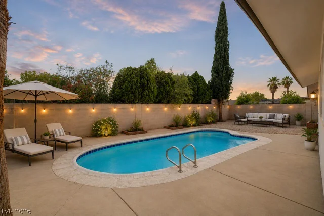 717 Palmhurst, Las Vegas, NV 89145