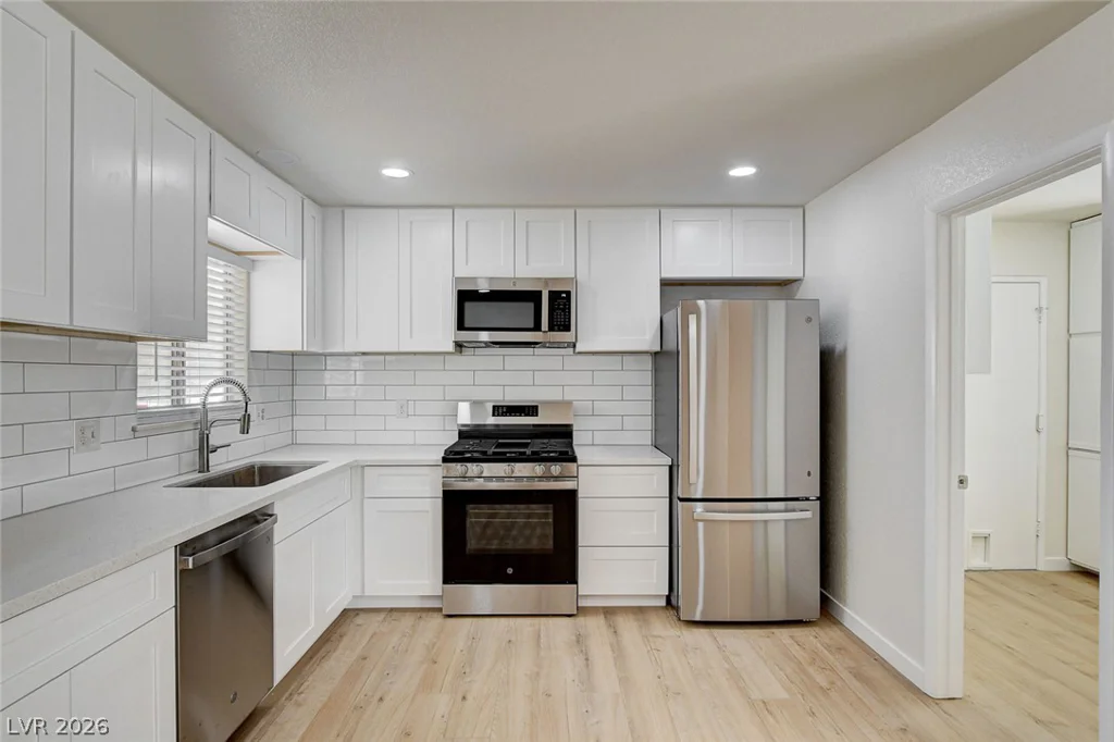 717 Palmhurst, Las Vegas, NV 89145