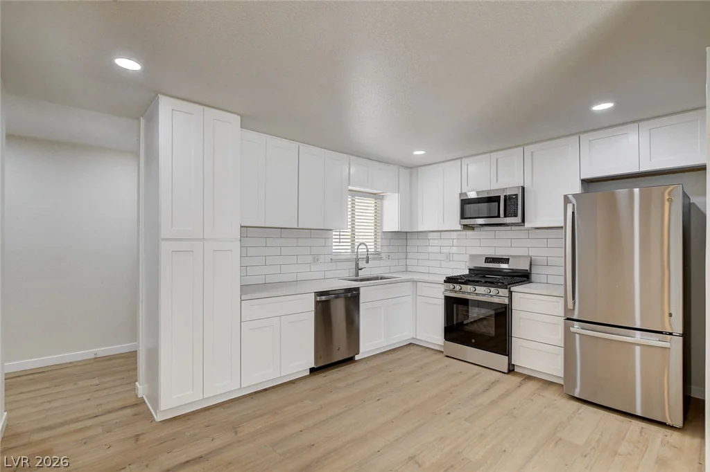 717 Palmhurst, Las Vegas, NV 89145