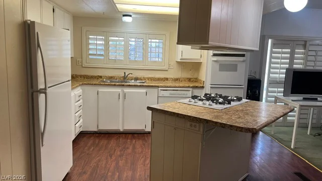 312 Sir Jeffery, Las Vegas, NV 89110