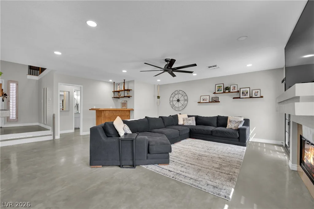 2936 Pleasant Lake, Las Vegas, NV 89117