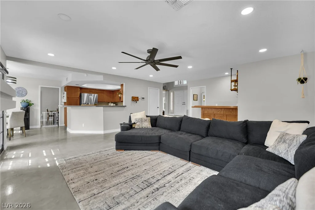 2936 Pleasant Lake, Las Vegas, NV 89117