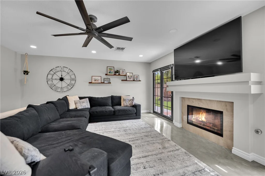 2936 Pleasant Lake, Las Vegas, NV 89117