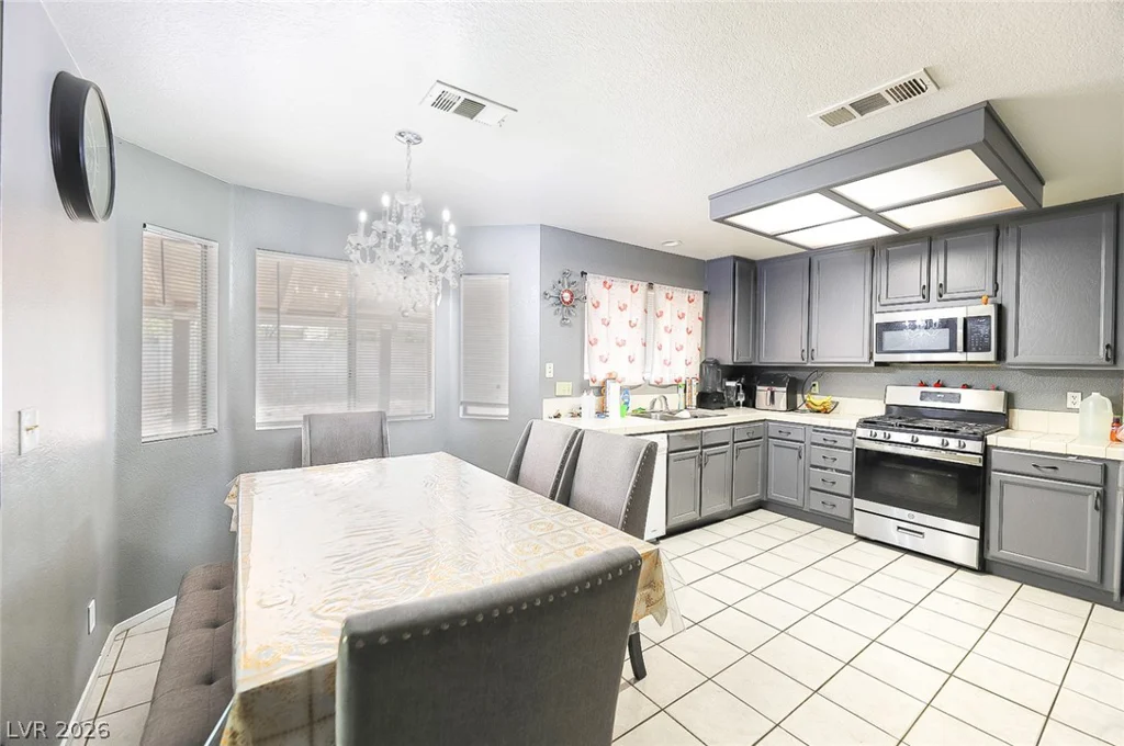 419 Kelsford, Las Vegas, NV 89123