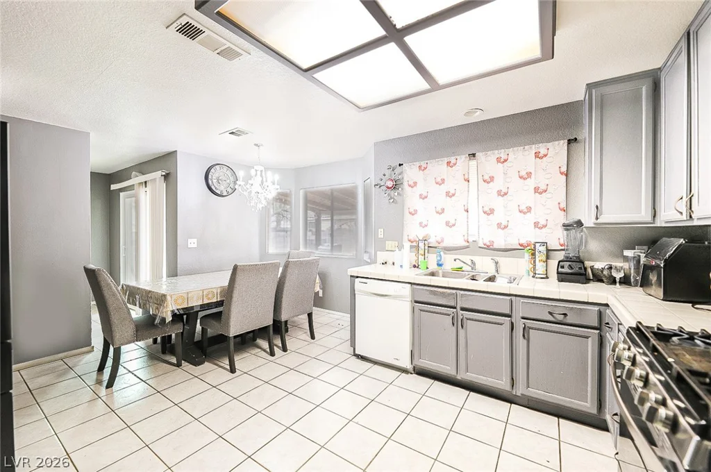 419 Kelsford, Las Vegas, NV 89123