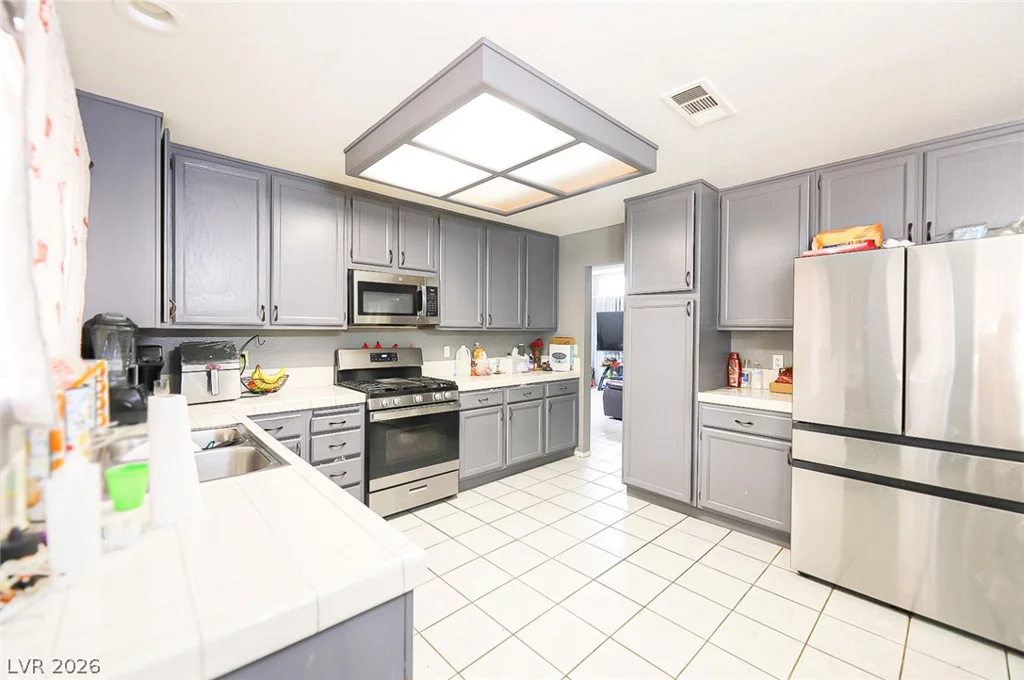 419 Kelsford, Las Vegas, NV 89123