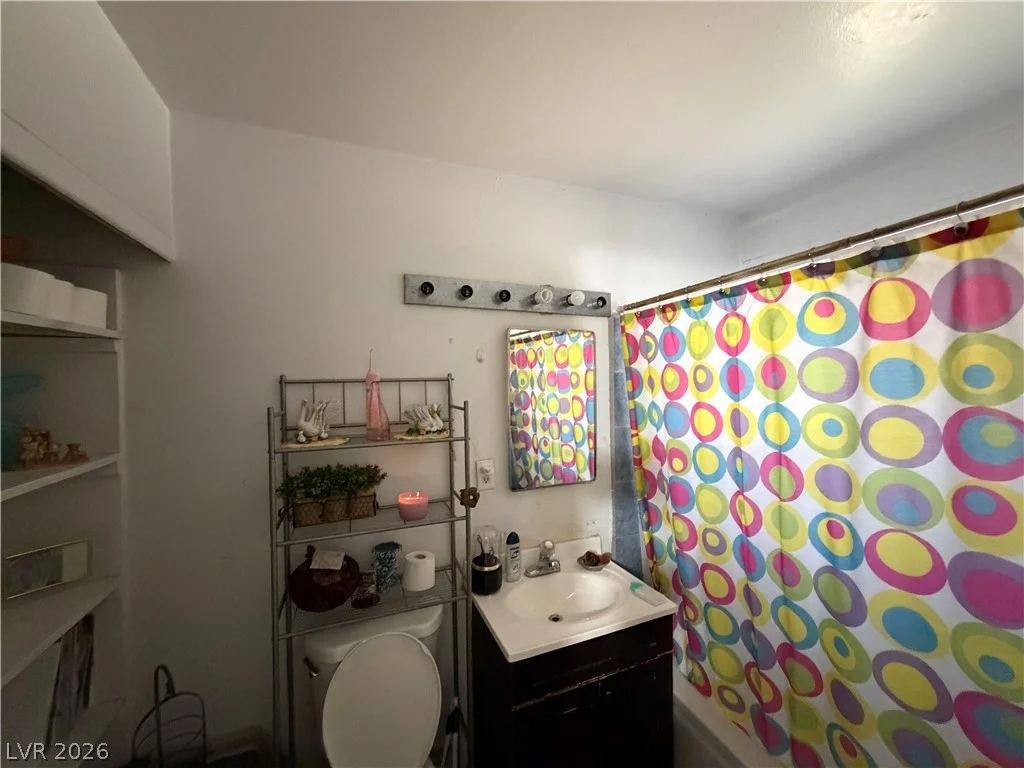 1913 Hart, North Las Vegas, NV 89032