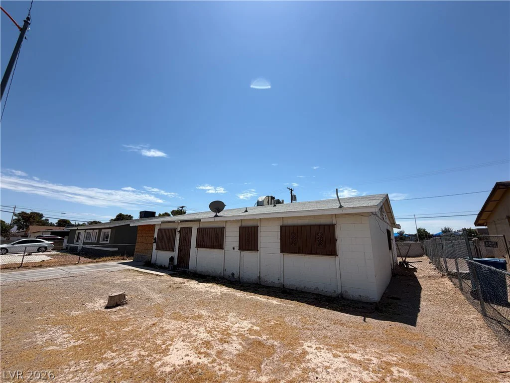 1913 Hart, North Las Vegas, NV 89032