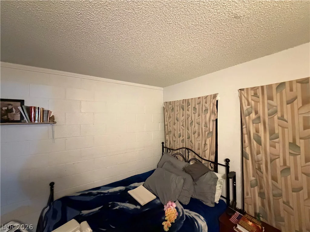 1913 Hart, North Las Vegas, NV 89032