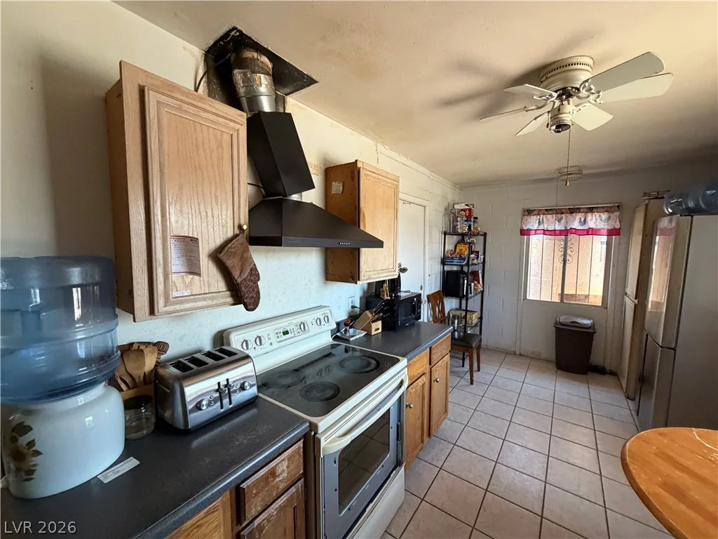 1913 Hart, North Las Vegas, NV 89032