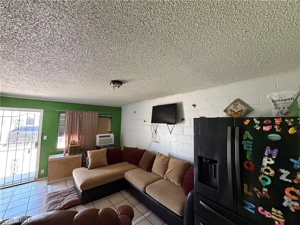 1913 Hart, North Las Vegas, NV 89032