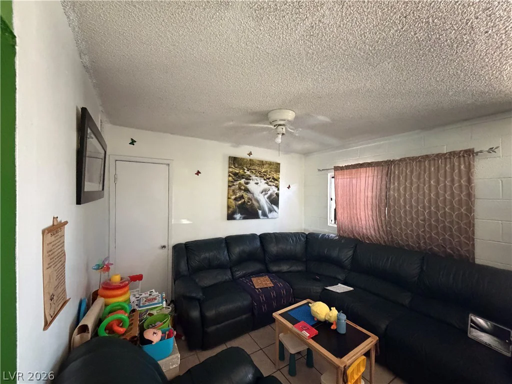 1913 Hart, North Las Vegas, NV 89032