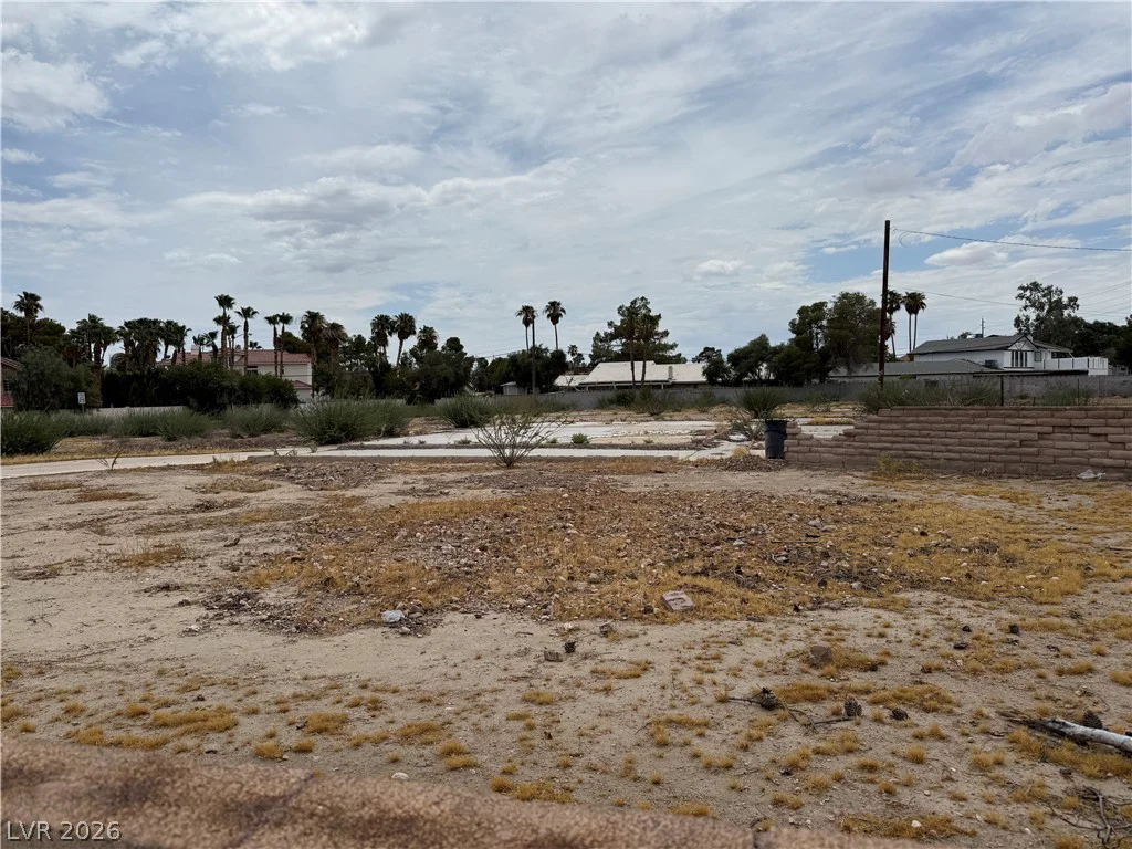 5825 Desert Inn, Las Vegas, NV 89146
