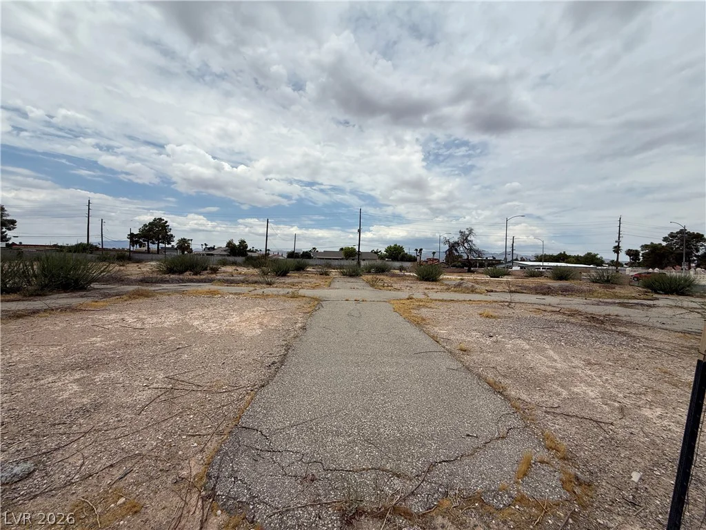 5825 Desert Inn, Las Vegas, NV 89146