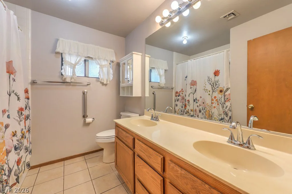 5499 Monroe, Las Vegas, NV 89110