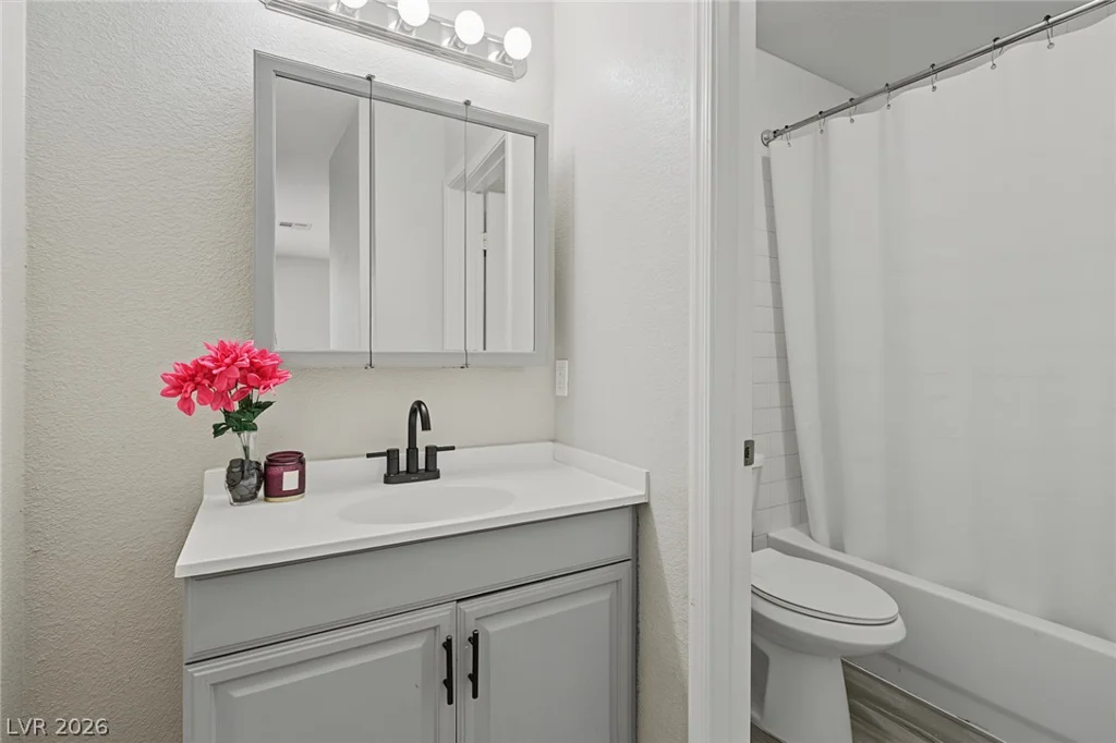2510 Paradise Village, Las Vegas, NV 89120