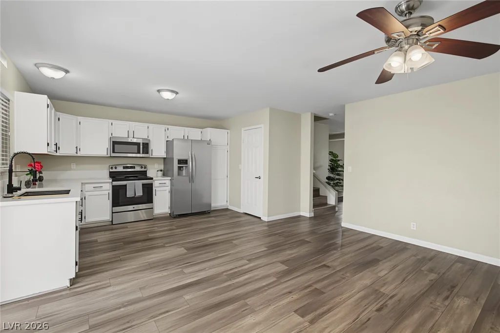 2510 Paradise Village, Las Vegas, NV 89120