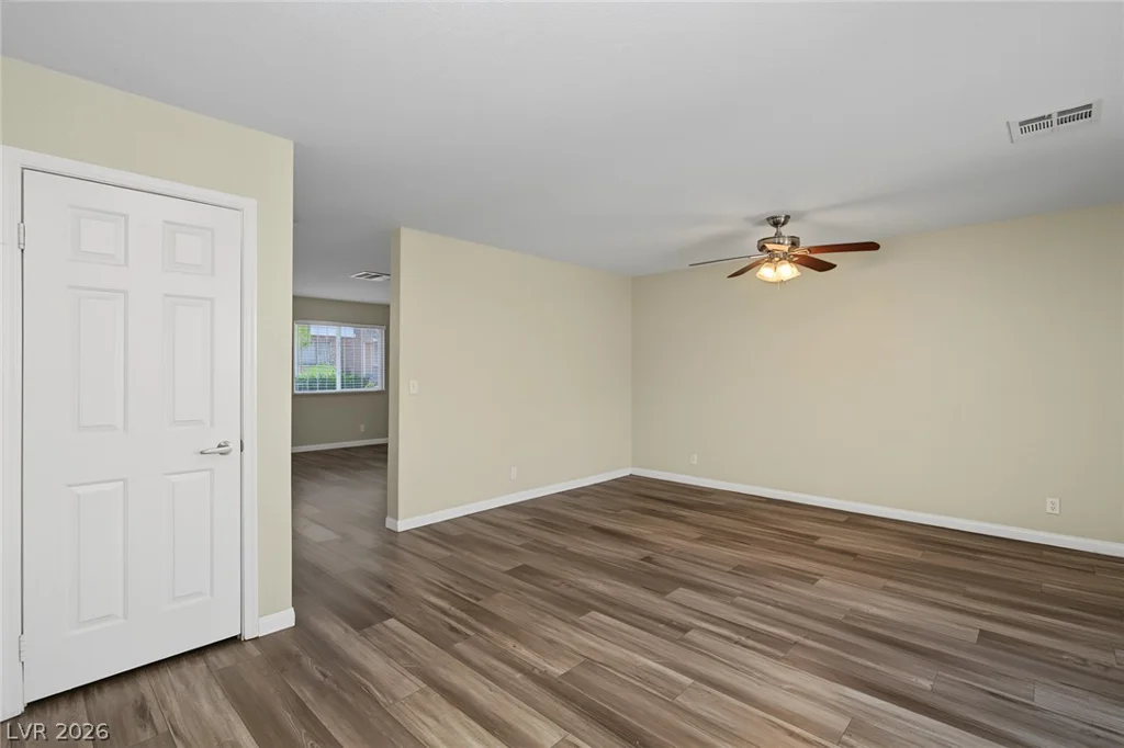 2510 Paradise Village, Las Vegas, NV 89120
