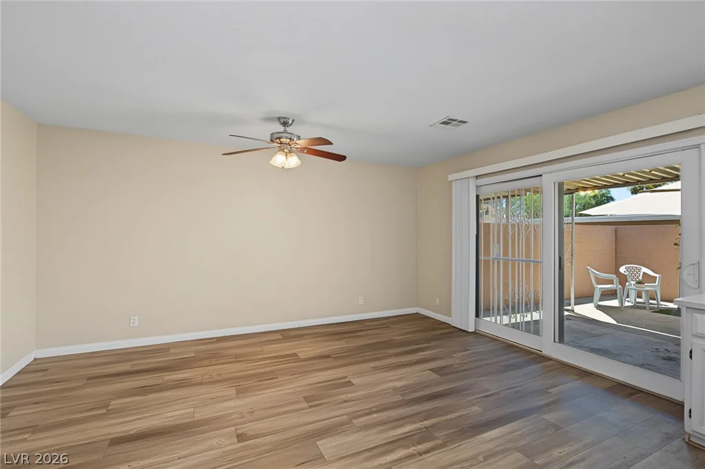 2510 Paradise Village, Las Vegas, NV 89120