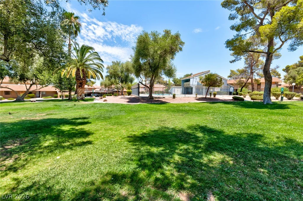 2510 Paradise Village, Las Vegas, NV 89120