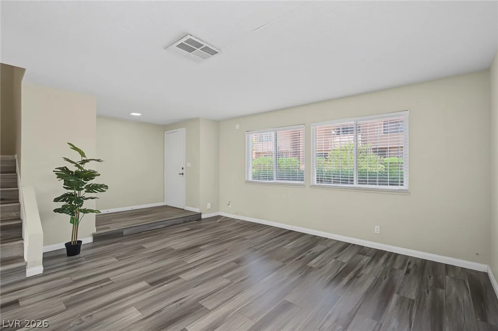2510 Paradise Village, Las Vegas, NV 89120