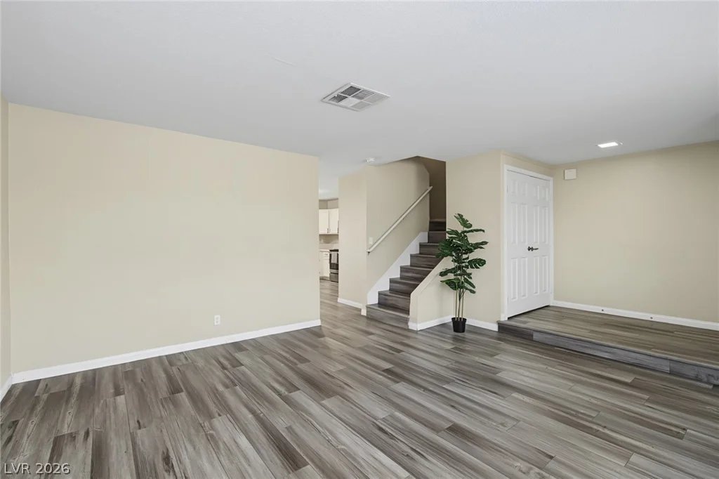 2510 Paradise Village, Las Vegas, NV 89120