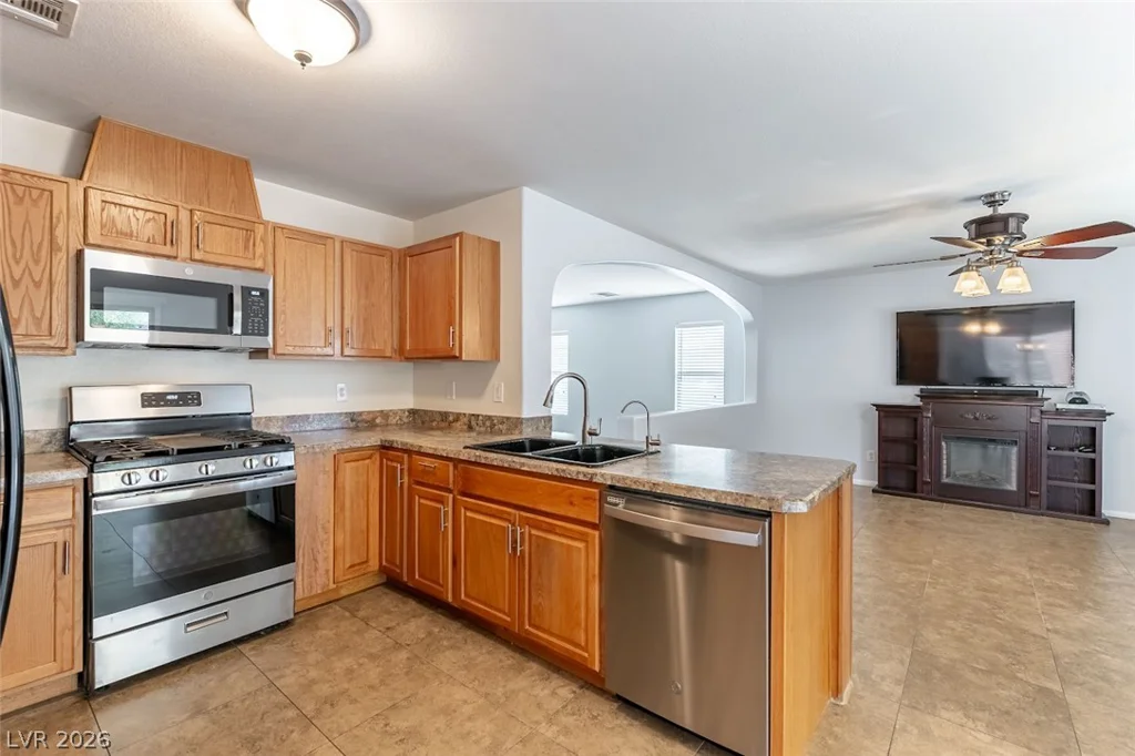 6581 Rose Hill River, Las Vegas, NV 89122