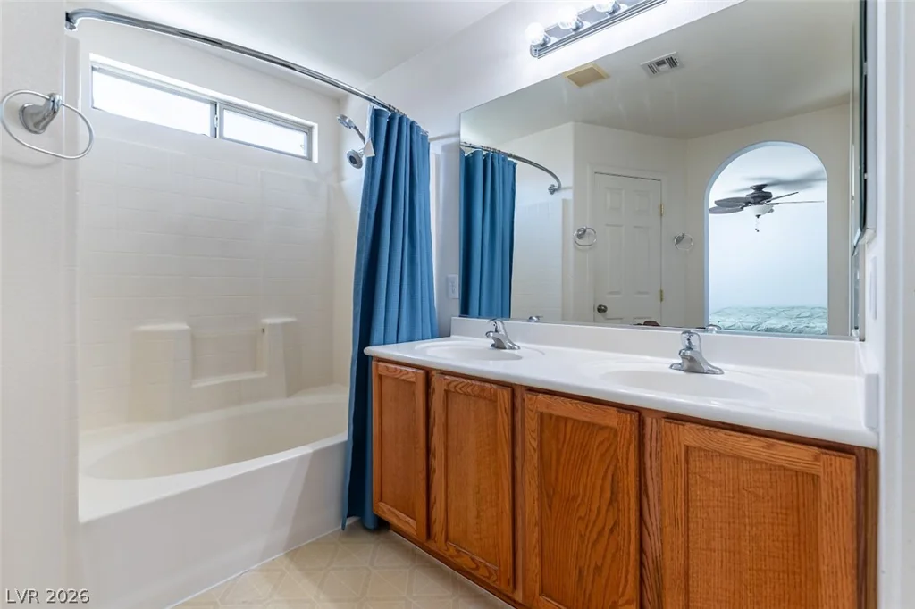 6581 Rose Hill River, Las Vegas, NV 89122