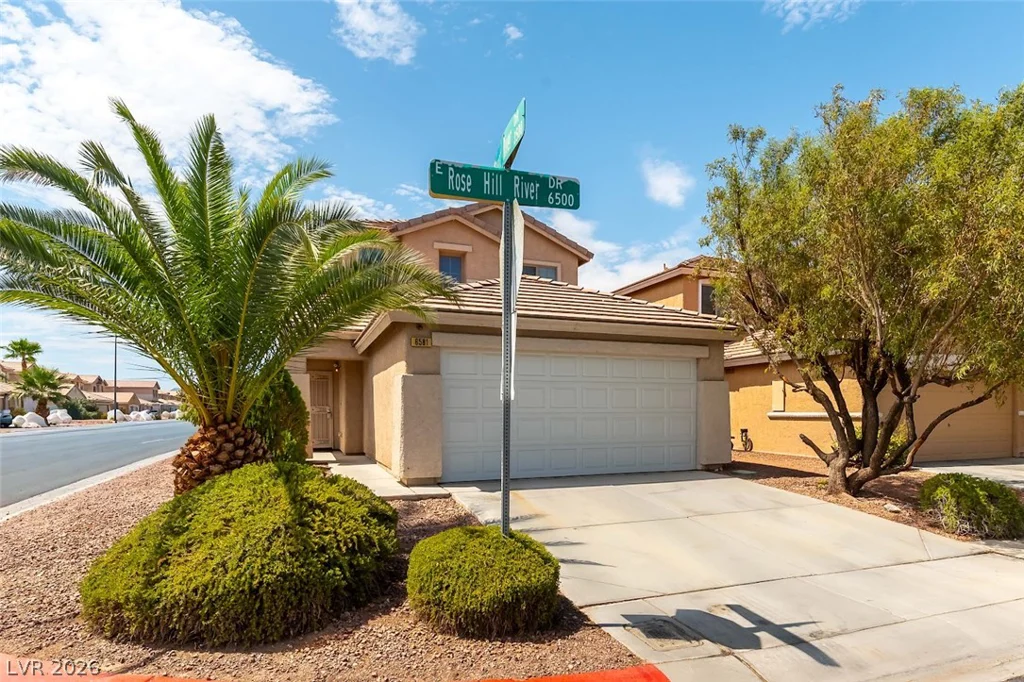 6581 Rose Hill River, Las Vegas, NV 89122