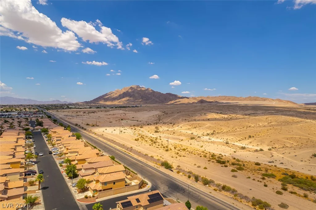 6581 Rose Hill River, Las Vegas, NV 89122