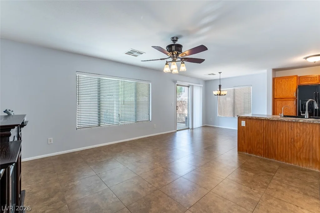 6581 Rose Hill River, Las Vegas, NV 89122