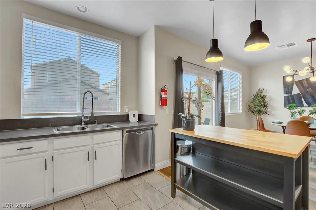 2432 Fresnal Canyon, Las Vegas, NV 89123