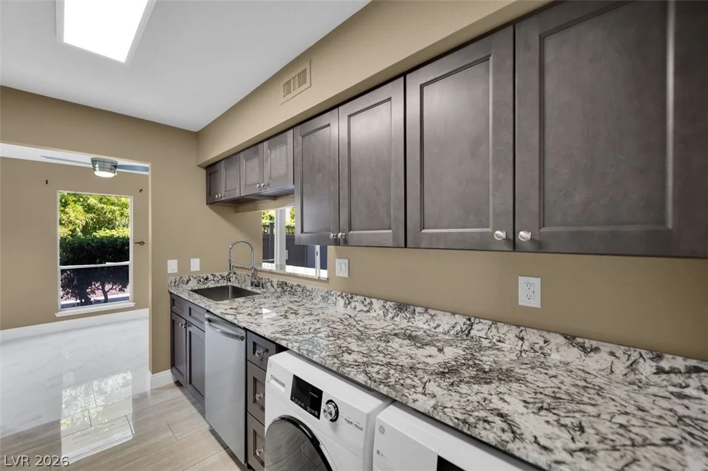 634 Oakmont, Las Vegas, NV 89109