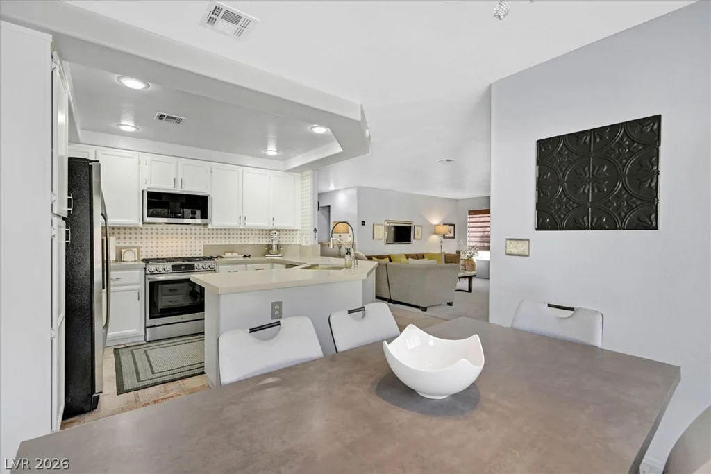 9408 Hollycrest, Las Vegas, NV 89117