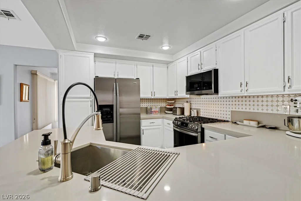 9408 Hollycrest, Las Vegas, NV 89117