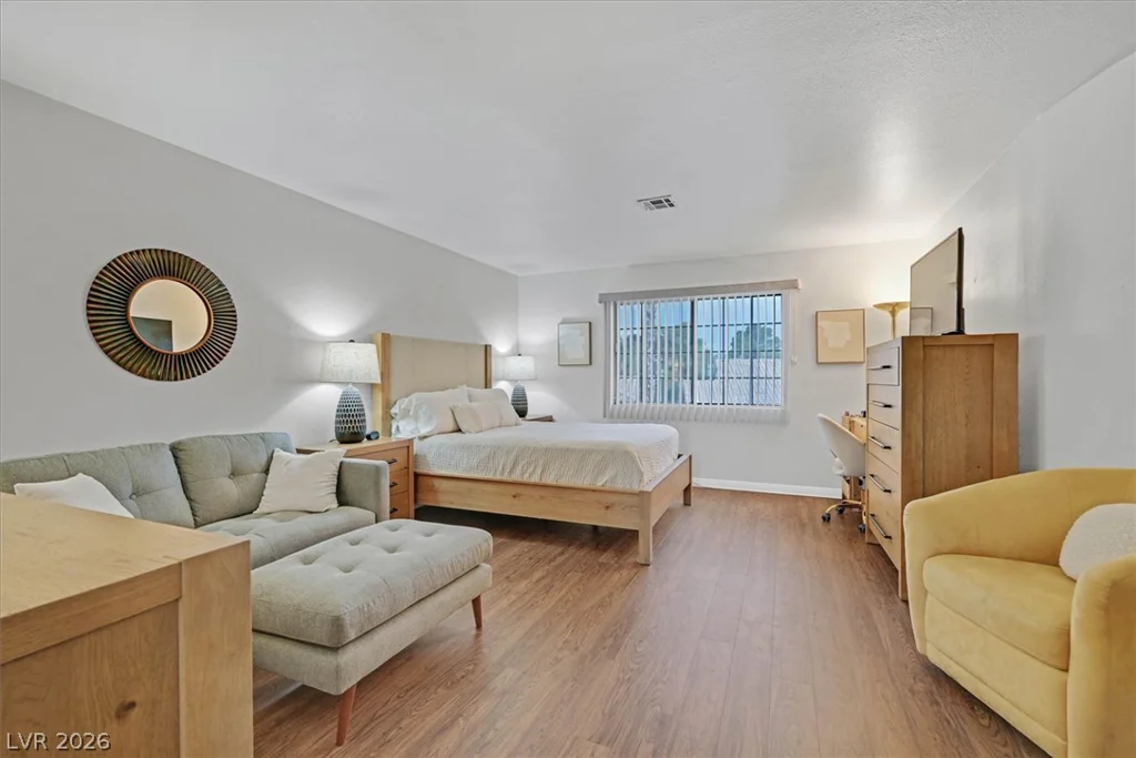 9408 Hollycrest, Las Vegas, NV 89117