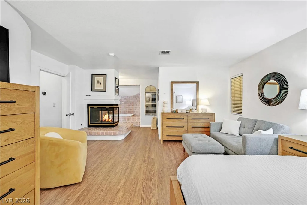 9408 Hollycrest, Las Vegas, NV 89117