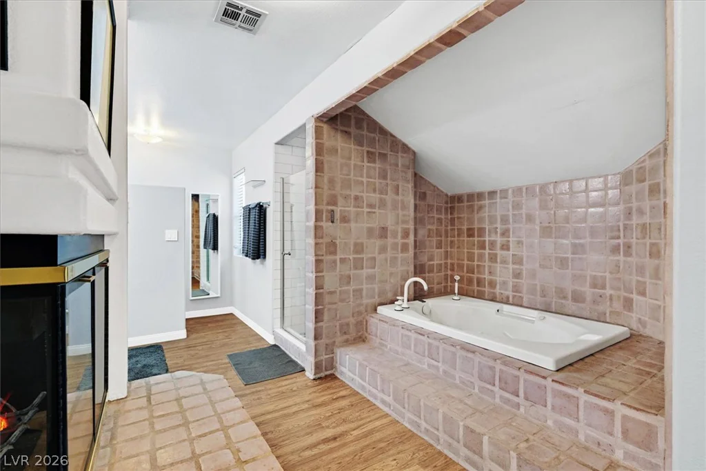 9408 Hollycrest, Las Vegas, NV 89117