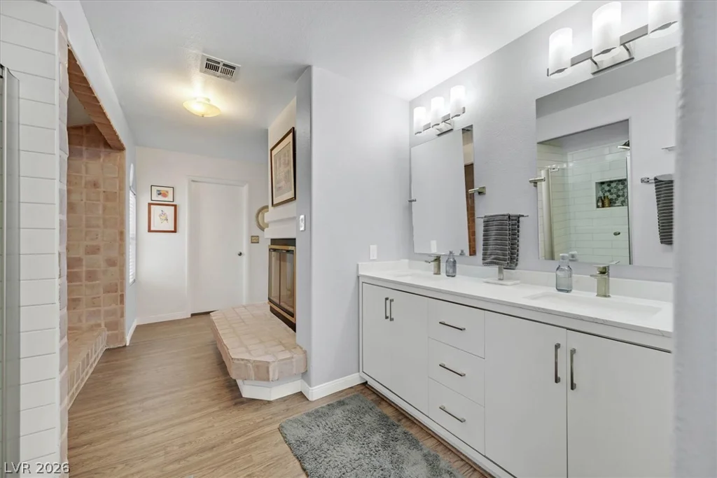 9408 Hollycrest, Las Vegas, NV 89117
