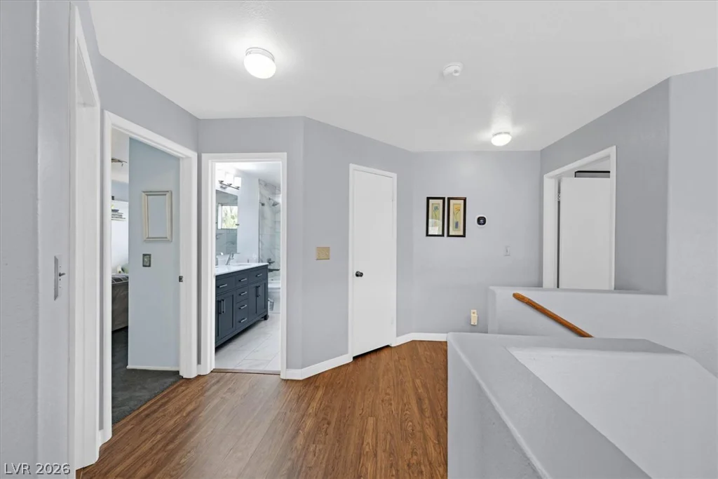 9408 Hollycrest, Las Vegas, NV 89117