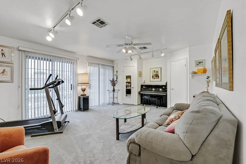 9408 Hollycrest, Las Vegas, NV 89117